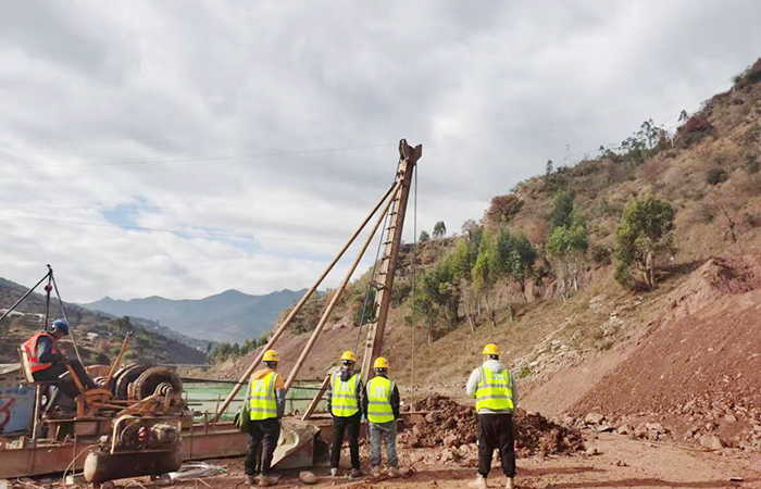 1607423323785547.jpg xiao云蘭高速五分部松煉中橋首顆樁基順利開(kāi)孔2.jpg